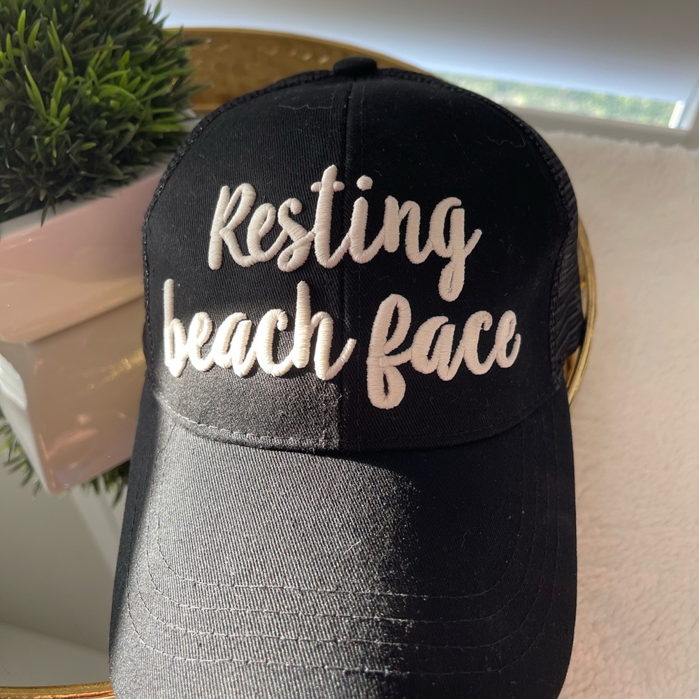 Women’s Baseball Cap (Resting Beach Face)